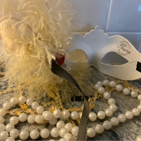 Handmade in Italy, masquerade mask, made in silver with crystals, pearls etc. - Picture 8 of 8